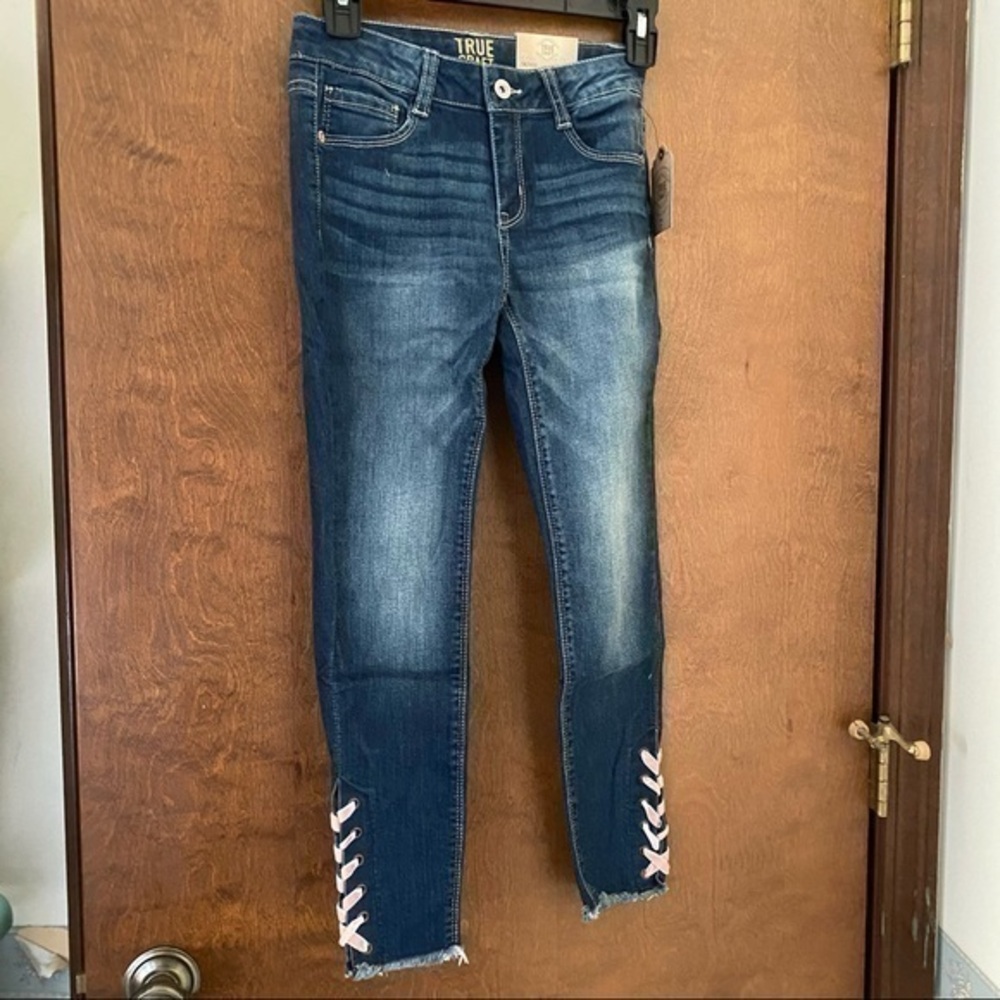 True Craft NWT Girls Distressed Jeans Sz 10. Laced in Pink Velvet